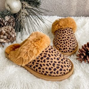 🔸NEW🔸 Leopard slippers Size up 1 full size